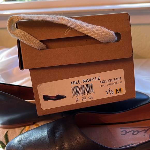 Zodiac pointed toe flats. 7 1/2 M - Picture 6 of 6